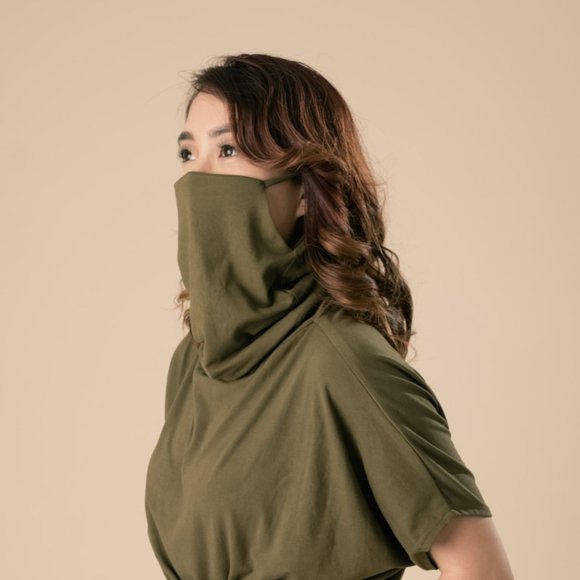 Women shirt with mask attached - Picture 3 of 7